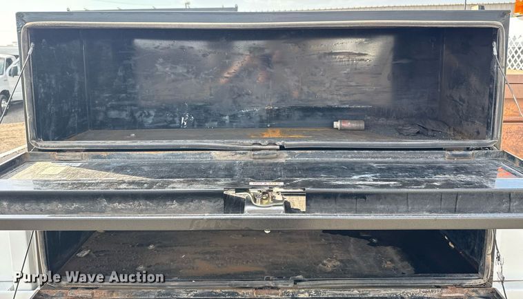 image for item EG5696 2016 Dodge Ram 4500HD Crew Cab flatbed truck