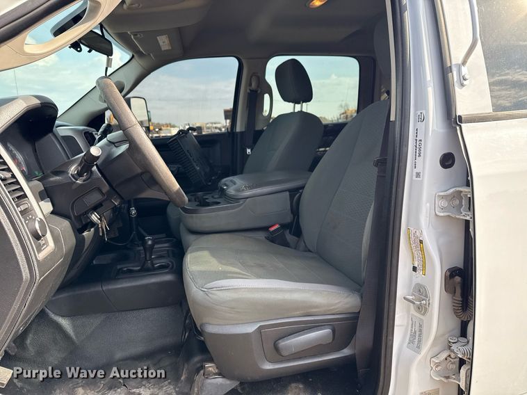 image for item EG5696 2016 Dodge Ram 4500HD Crew Cab flatbed truck