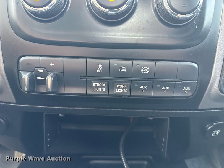 image for item EG5696 2016 Dodge Ram 4500HD Crew Cab flatbed truck