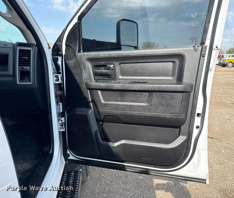 image for item EG5696 2016 Dodge Ram 4500HD Crew Cab flatbed truck