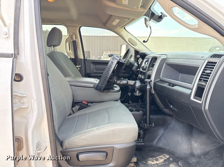 image for item EG5696 2016 Dodge Ram 4500HD Crew Cab flatbed truck