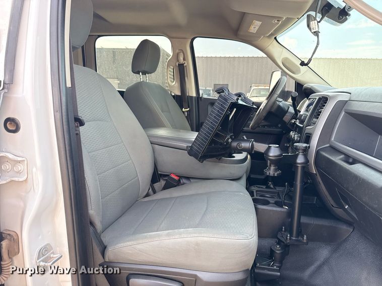 image for item EG5696 2016 Dodge Ram 4500HD Crew Cab flatbed truck