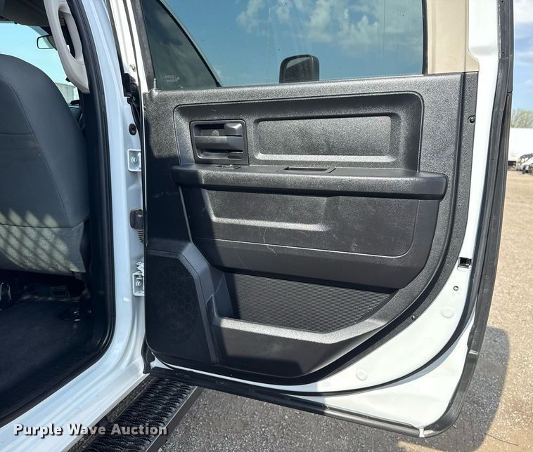 image for item EG5696 2016 Dodge Ram 4500HD Crew Cab flatbed truck