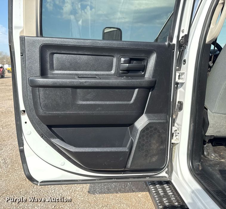 image for item EG5696 2016 Dodge Ram 4500HD Crew Cab flatbed truck