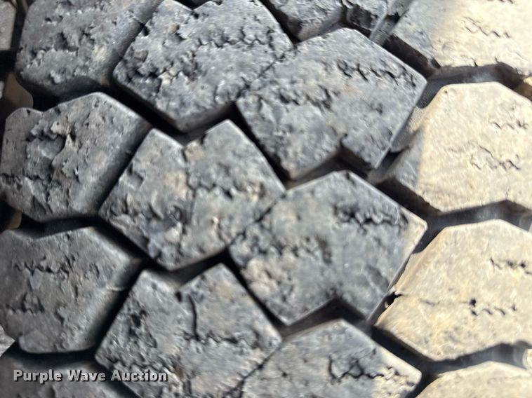 image for item EG5696 2016 Dodge Ram 4500HD Crew Cab flatbed truck