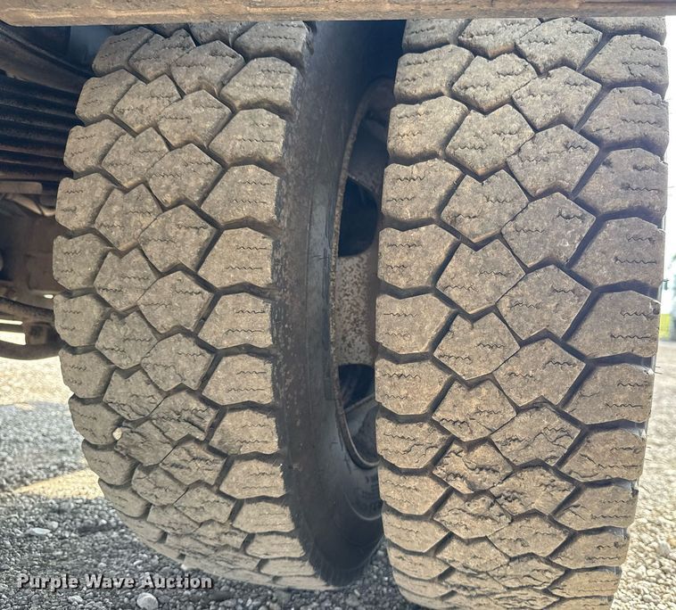 image for item EG5696 2016 Dodge Ram 4500HD Crew Cab flatbed truck