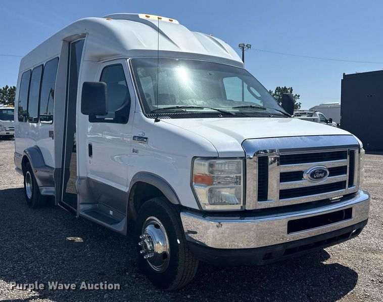 image for item EG5738 2009 Ford E350 Super Duty shuttle bus