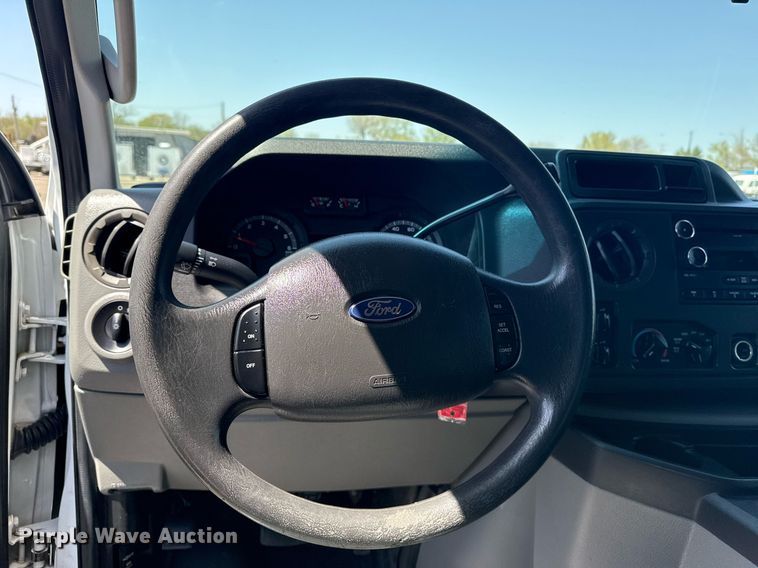 image for item EG5738 2009 Ford E350 Super Duty shuttle bus