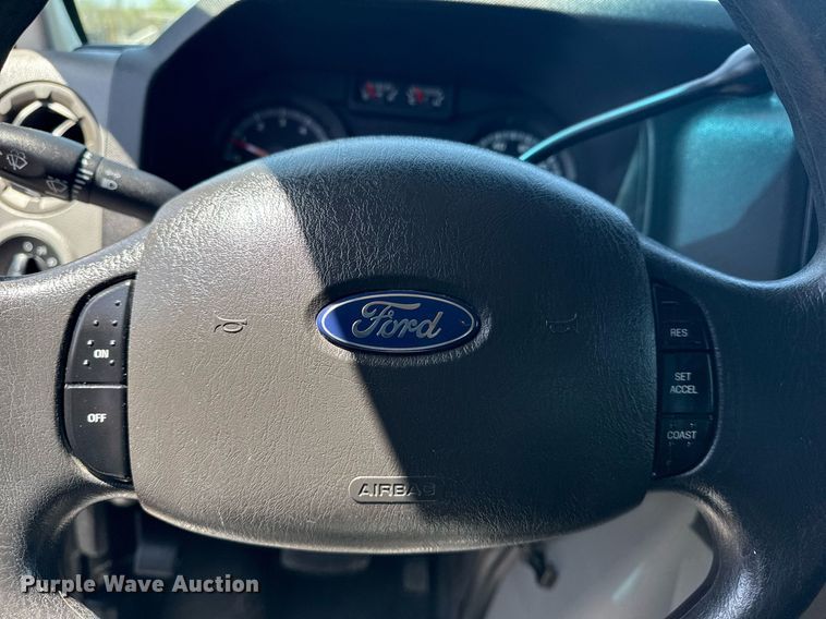 image for item EG5738 2009 Ford E350 Super Duty shuttle bus