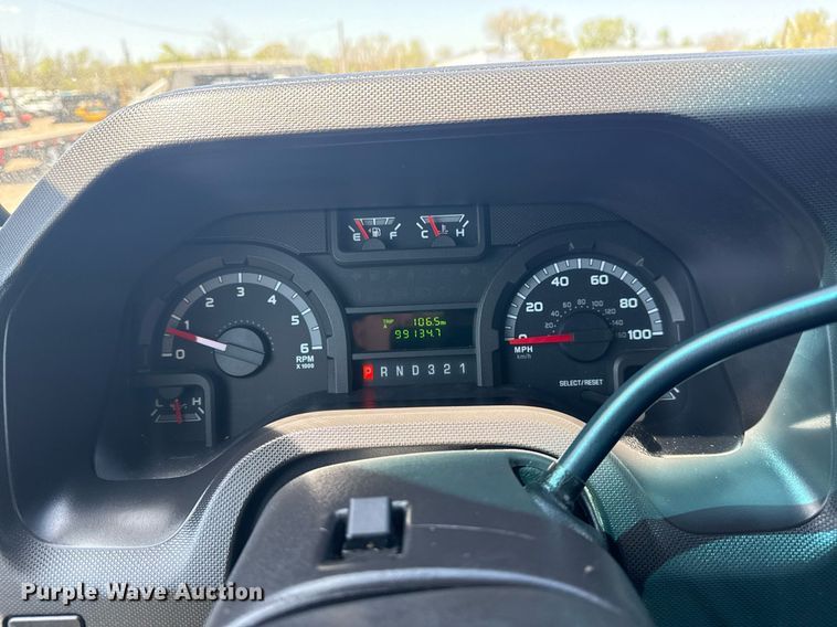 image for item EG5738 2009 Ford E350 Super Duty shuttle bus