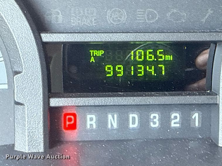 image for item EG5738 2009 Ford E350 Super Duty shuttle bus