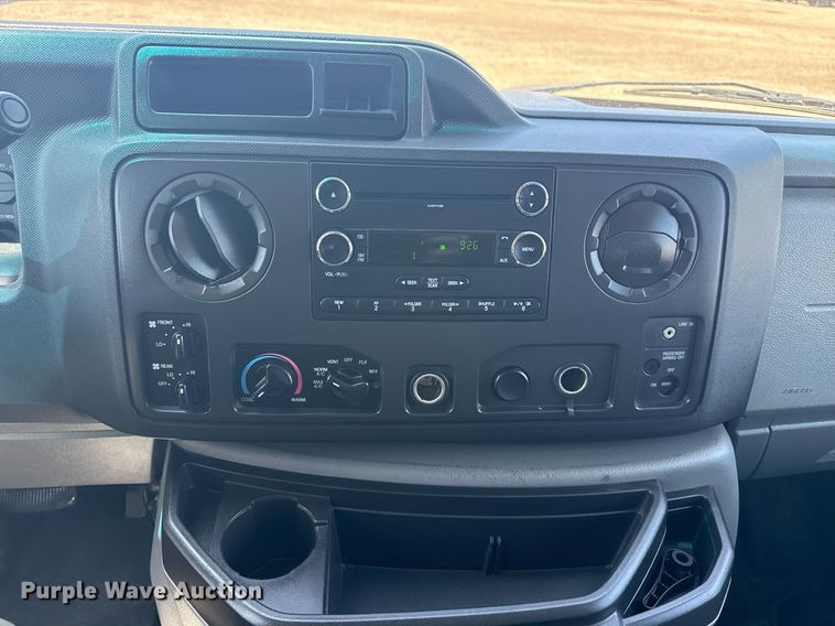 image for item EG5738 2009 Ford E350 Super Duty shuttle bus