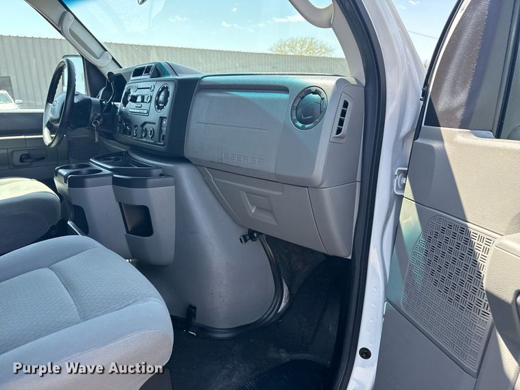 image for item EG5738 2009 Ford E350 Super Duty shuttle bus