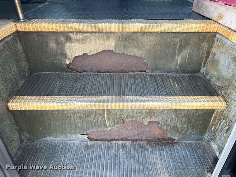 image for item EG5738 2009 Ford E350 Super Duty shuttle bus