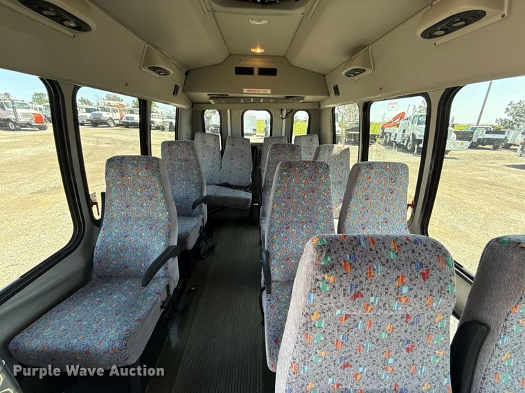 image for item EG5738 2009 Ford E350 Super Duty shuttle bus