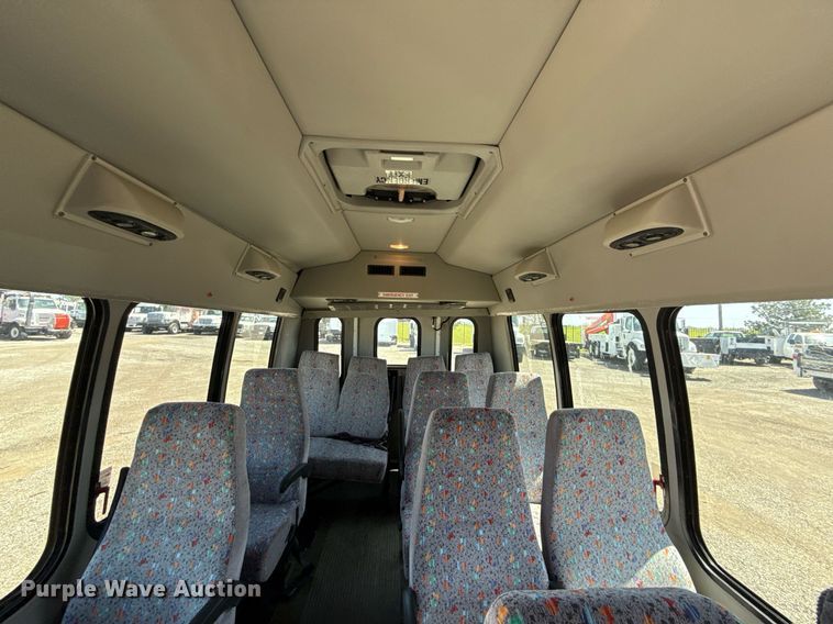 image for item EG5738 2009 Ford E350 Super Duty shuttle bus