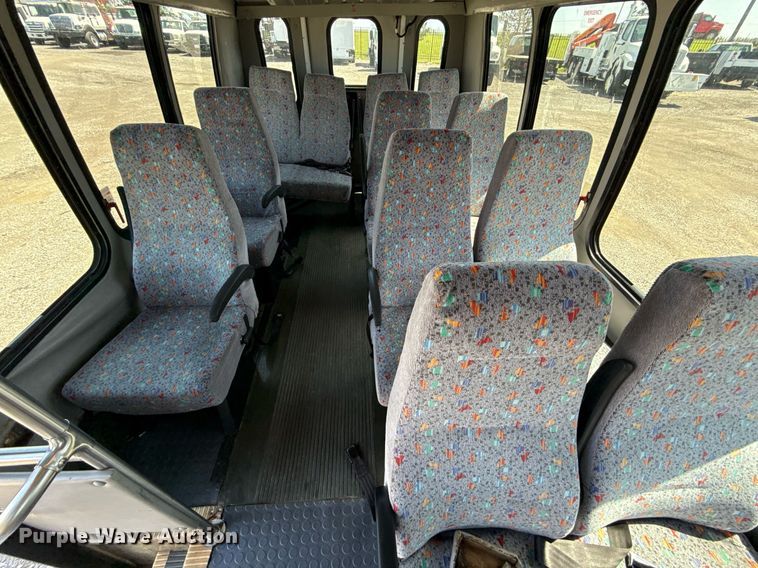 image for item EG5738 2009 Ford E350 Super Duty shuttle bus