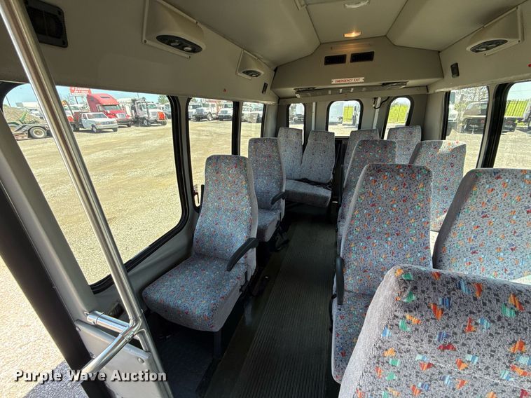 image for item EG5738 2009 Ford E350 Super Duty shuttle bus