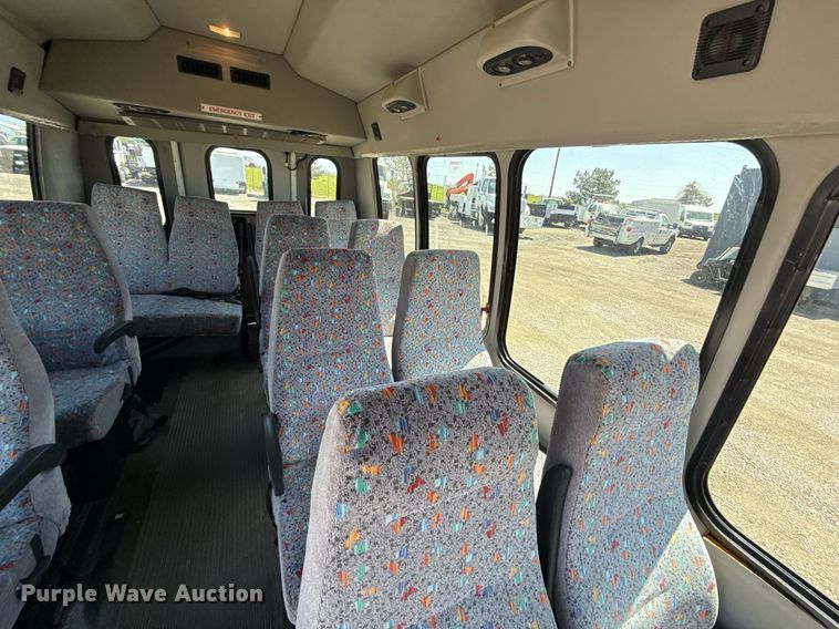 image for item EG5738 2009 Ford E350 Super Duty shuttle bus