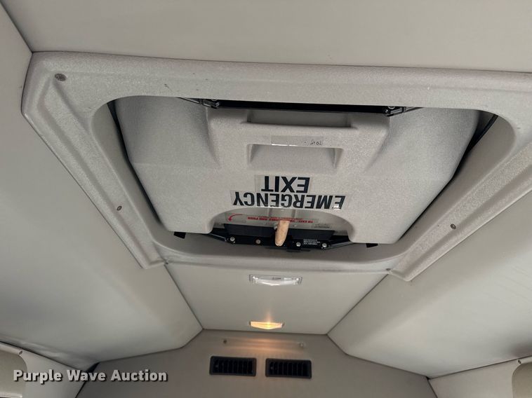 image for item EG5738 2009 Ford E350 Super Duty shuttle bus