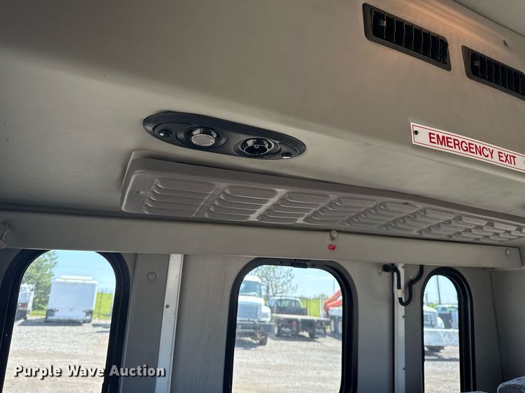 image for item EG5738 2009 Ford E350 Super Duty shuttle bus