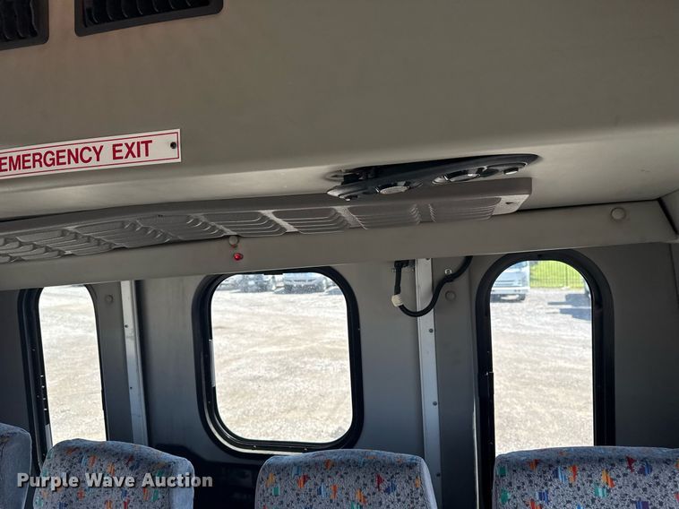 image for item EG5738 2009 Ford E350 Super Duty shuttle bus