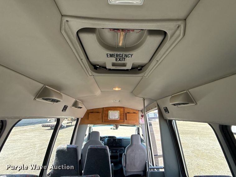 image for item EG5738 2009 Ford E350 Super Duty shuttle bus