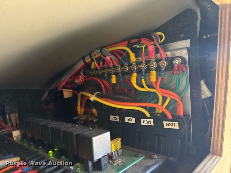 image for item EG5738 2009 Ford E350 Super Duty shuttle bus