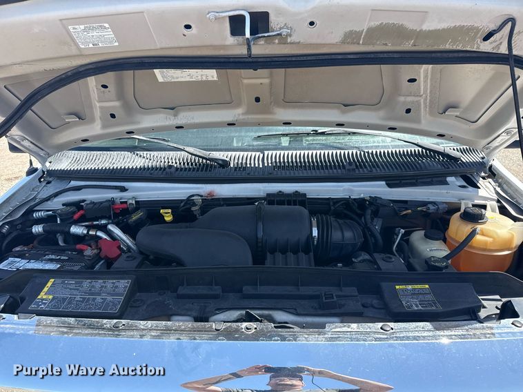 image for item EG5738 2009 Ford E350 Super Duty shuttle bus