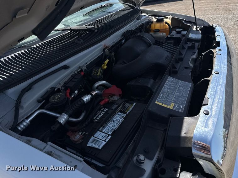 image for item EG5738 2009 Ford E350 Super Duty shuttle bus