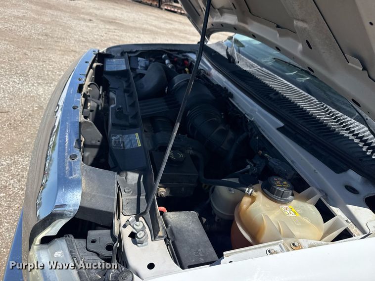 image for item EG5738 2009 Ford E350 Super Duty shuttle bus