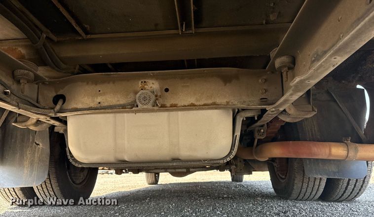 image for item EG5738 2009 Ford E350 Super Duty shuttle bus