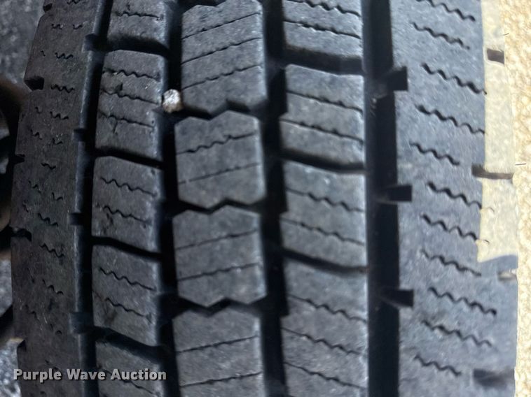 image for item EG5738 2009 Ford E350 Super Duty shuttle bus