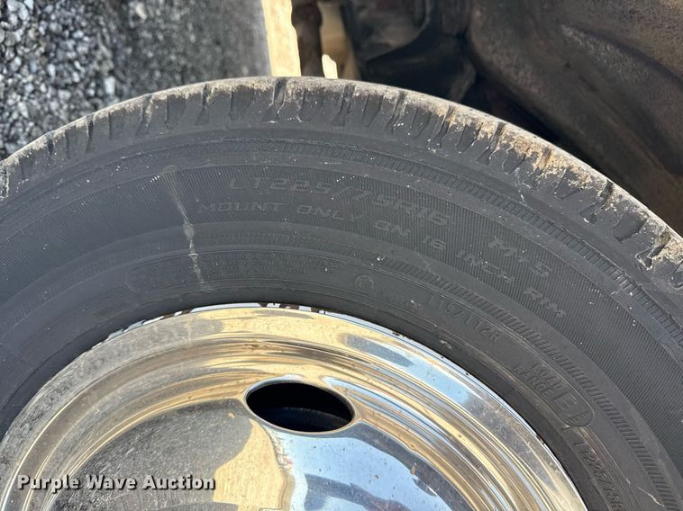 image for item EG5738 2009 Ford E350 Super Duty shuttle bus