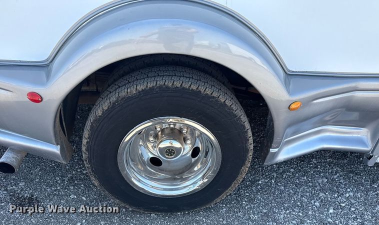 image for item EG5738 2009 Ford E350 Super Duty shuttle bus