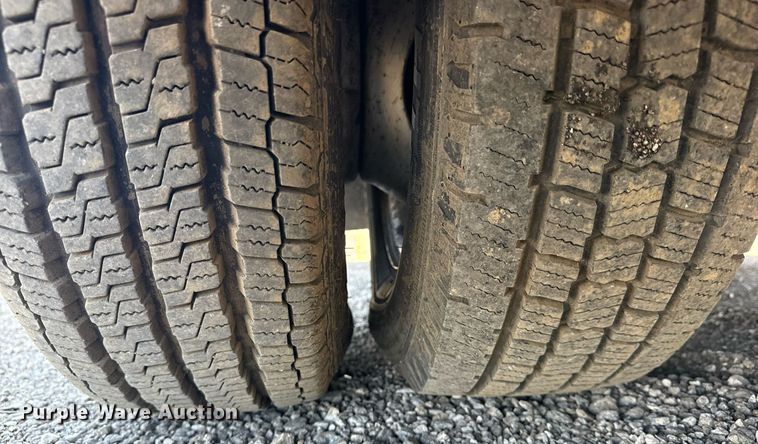 image for item EG5738 2009 Ford E350 Super Duty shuttle bus