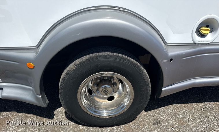 image for item EG5738 2009 Ford E350 Super Duty shuttle bus