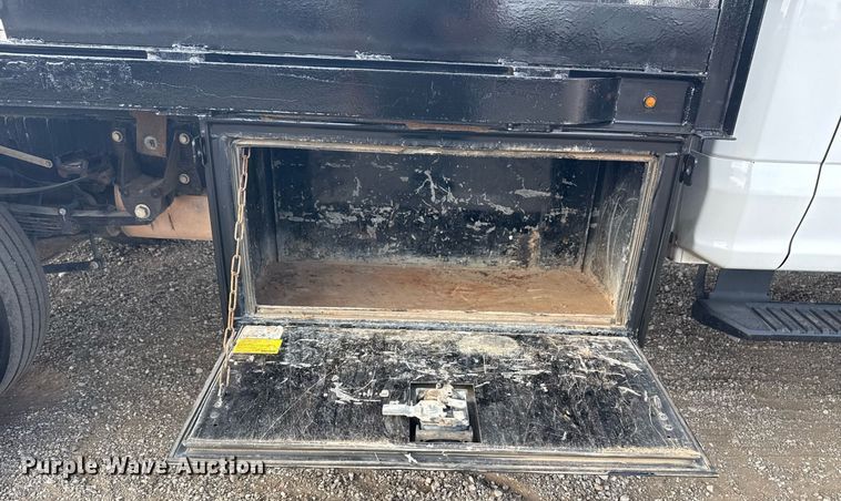 image for item EG5761 2018 Ford F550 flatbed truck