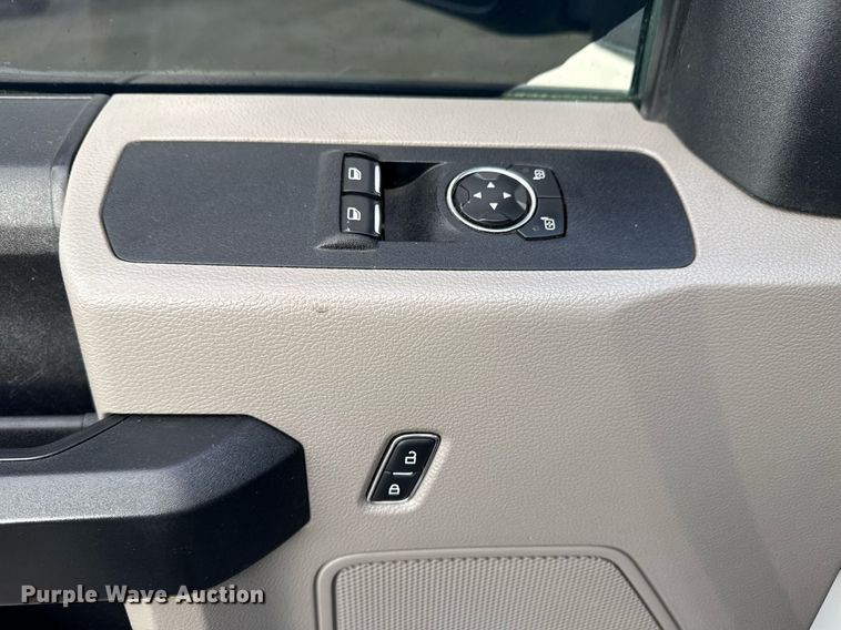 image for item EG5761 2018 Ford F550 flatbed truck