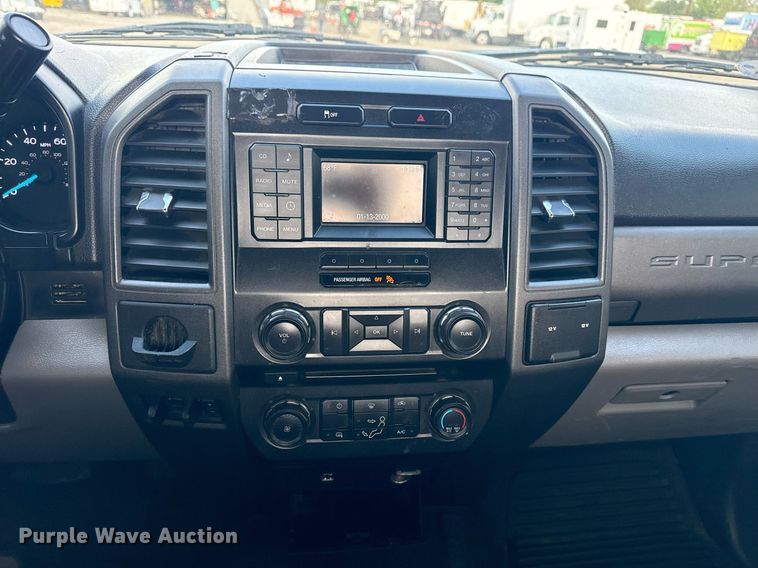 image for item EG5761 2018 Ford F550 flatbed truck