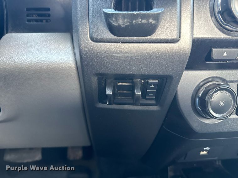 image for item EG5761 2018 Ford F550 flatbed truck