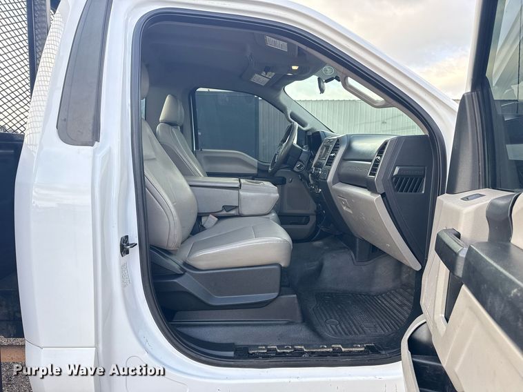 image for item EG5761 2018 Ford F550 flatbed truck