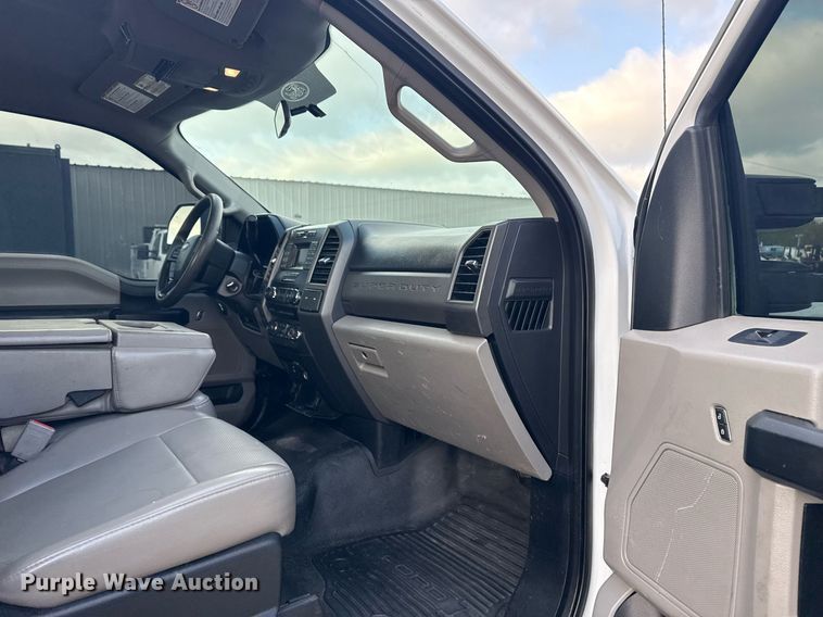 image for item EG5761 2018 Ford F550 flatbed truck