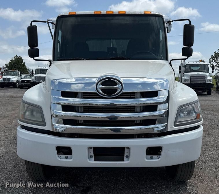 image for item EG5765 2013 Hino 338 roll-off container truck