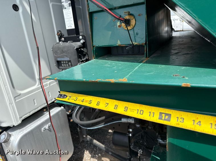 image for item EG5765 2013 Hino 338 roll-off container truck