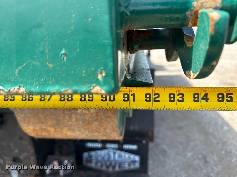 image for item EG5765 2013 Hino 338 roll-off container truck