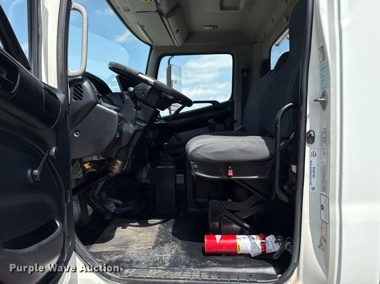 image for item EG5765 2013 Hino 338 roll-off container truck