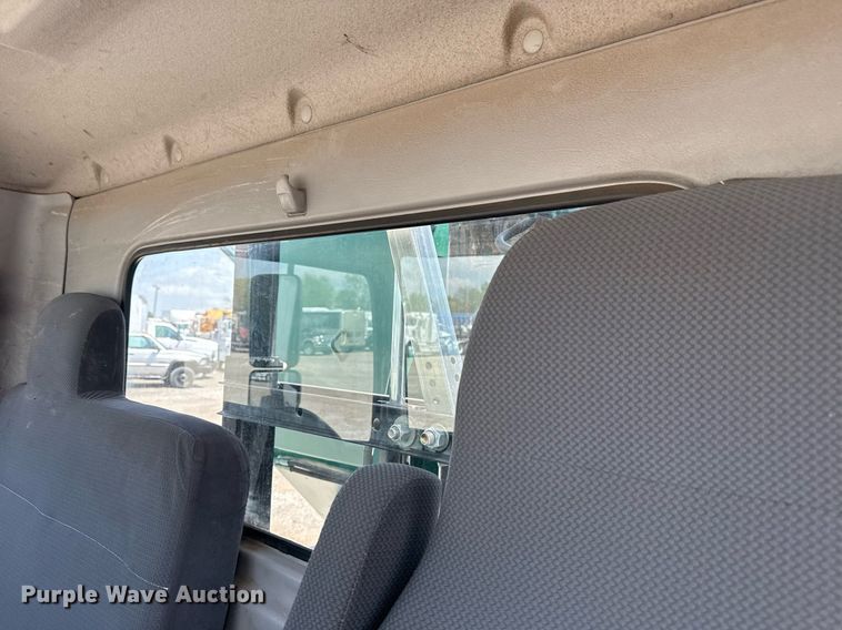 image for item EG5765 2013 Hino 338 roll-off container truck