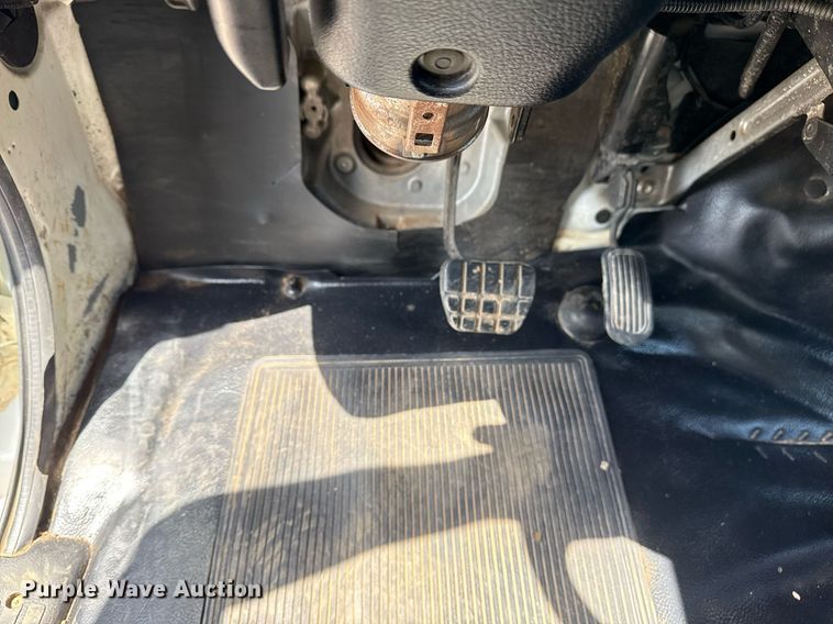 image for item EG5765 2013 Hino 338 roll-off container truck