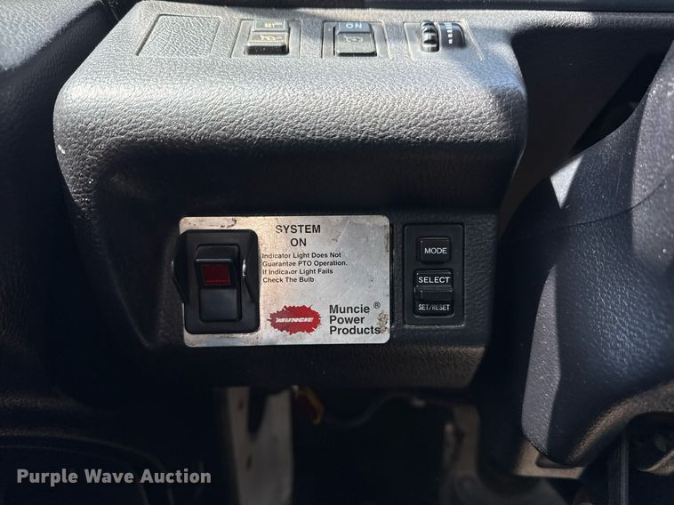 image for item EG5765 2013 Hino 338 roll-off container truck